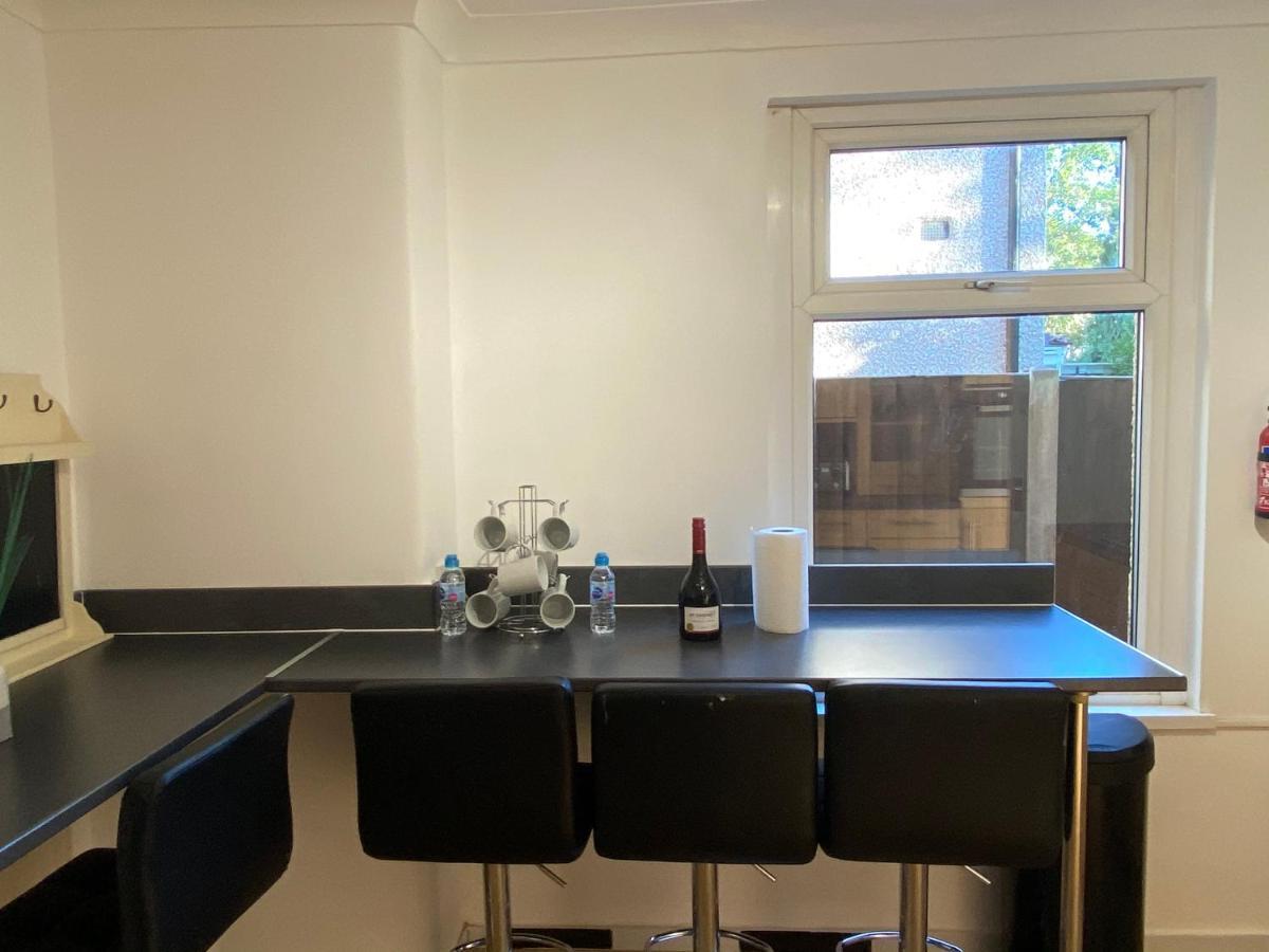 Central Stratford Cozy Double Room London Eksteriør bilde