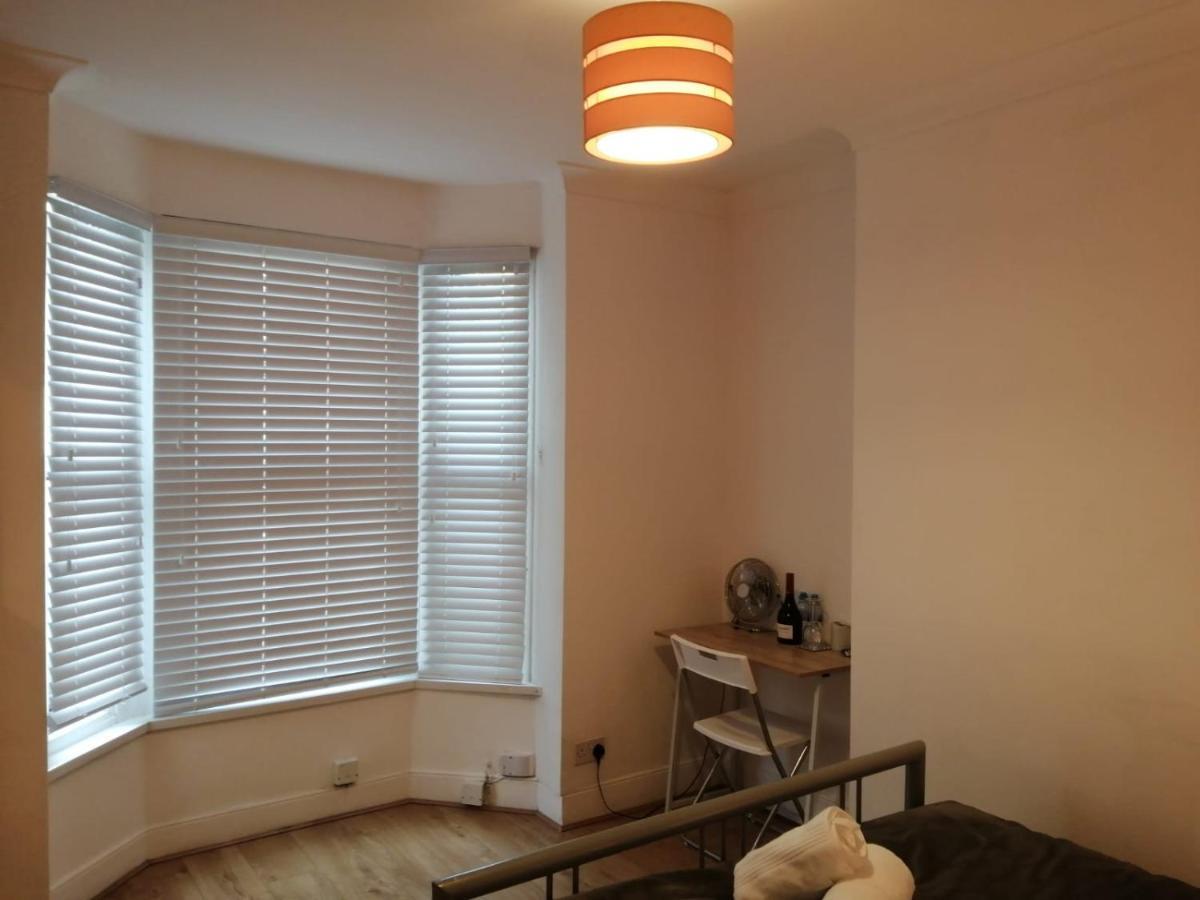 Central Stratford Cozy Double Room London Eksteriør bilde
