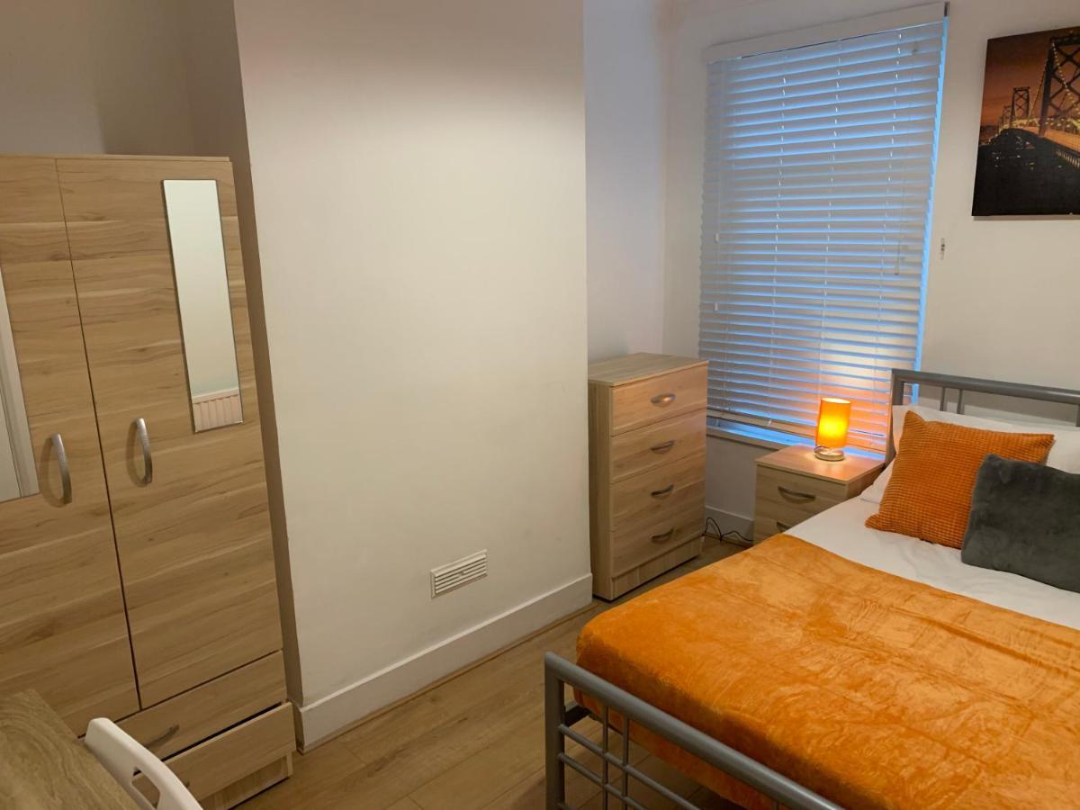 Central Stratford Cozy Double Room London Eksteriør bilde
