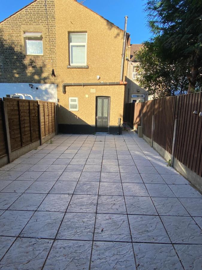 Central Stratford Cozy Double Room London Eksteriør bilde