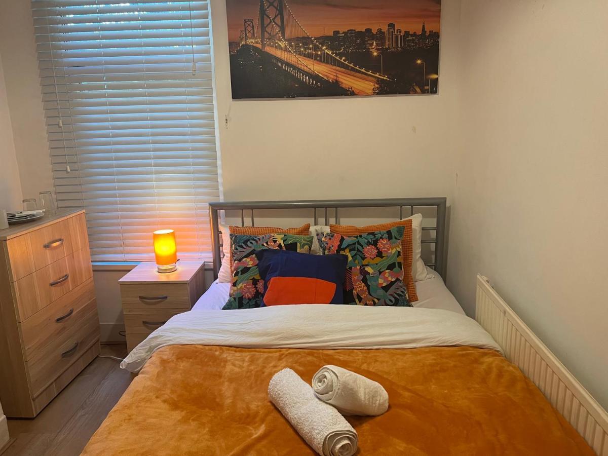 Central Stratford Cozy Double Room London Eksteriør bilde