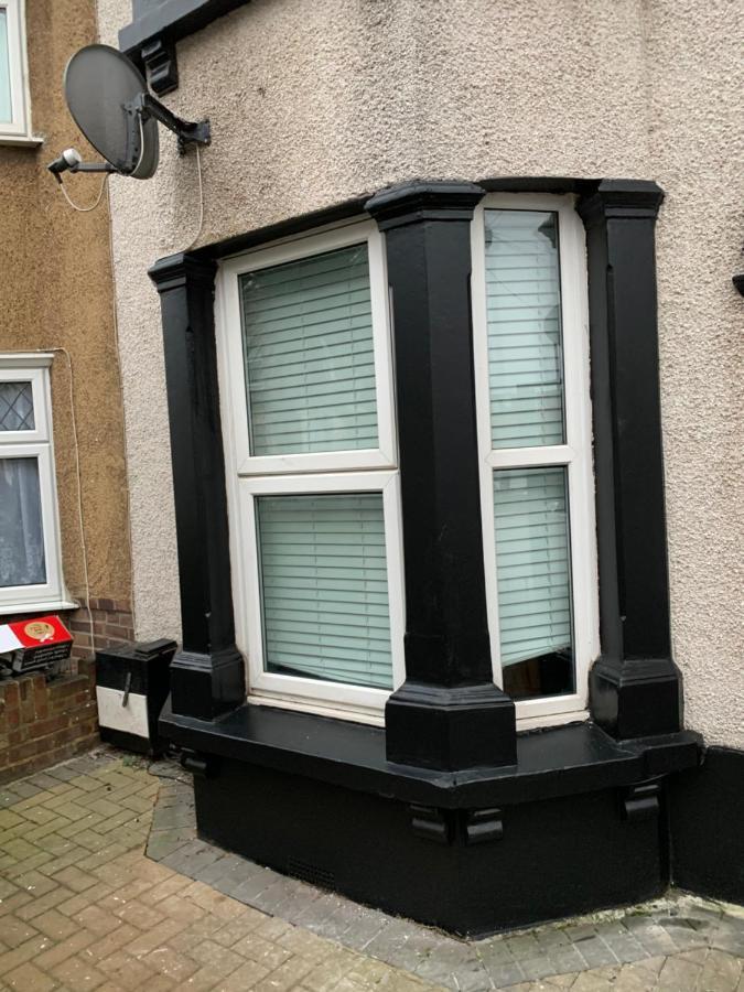 Central Stratford Cozy Double Room London Eksteriør bilde