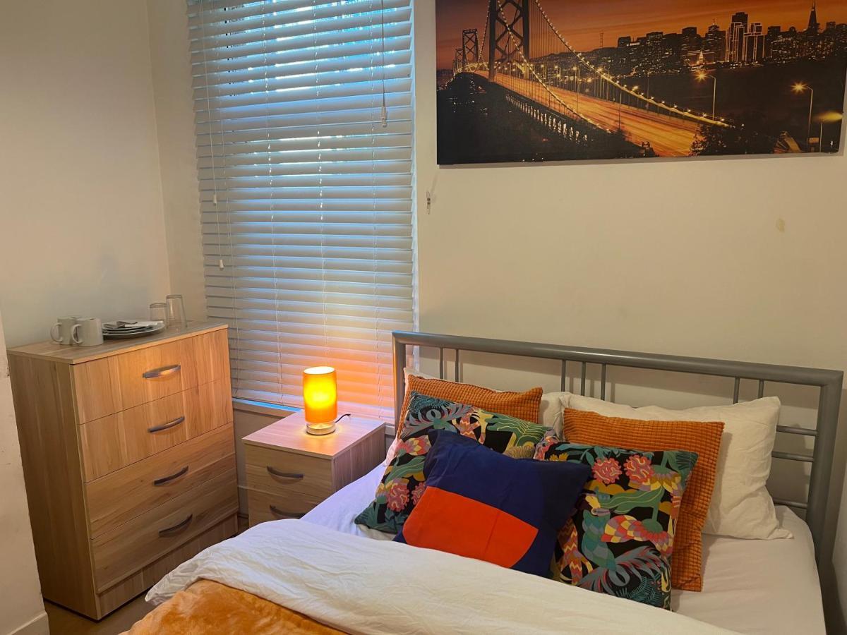 Central Stratford Cozy Double Room London Eksteriør bilde