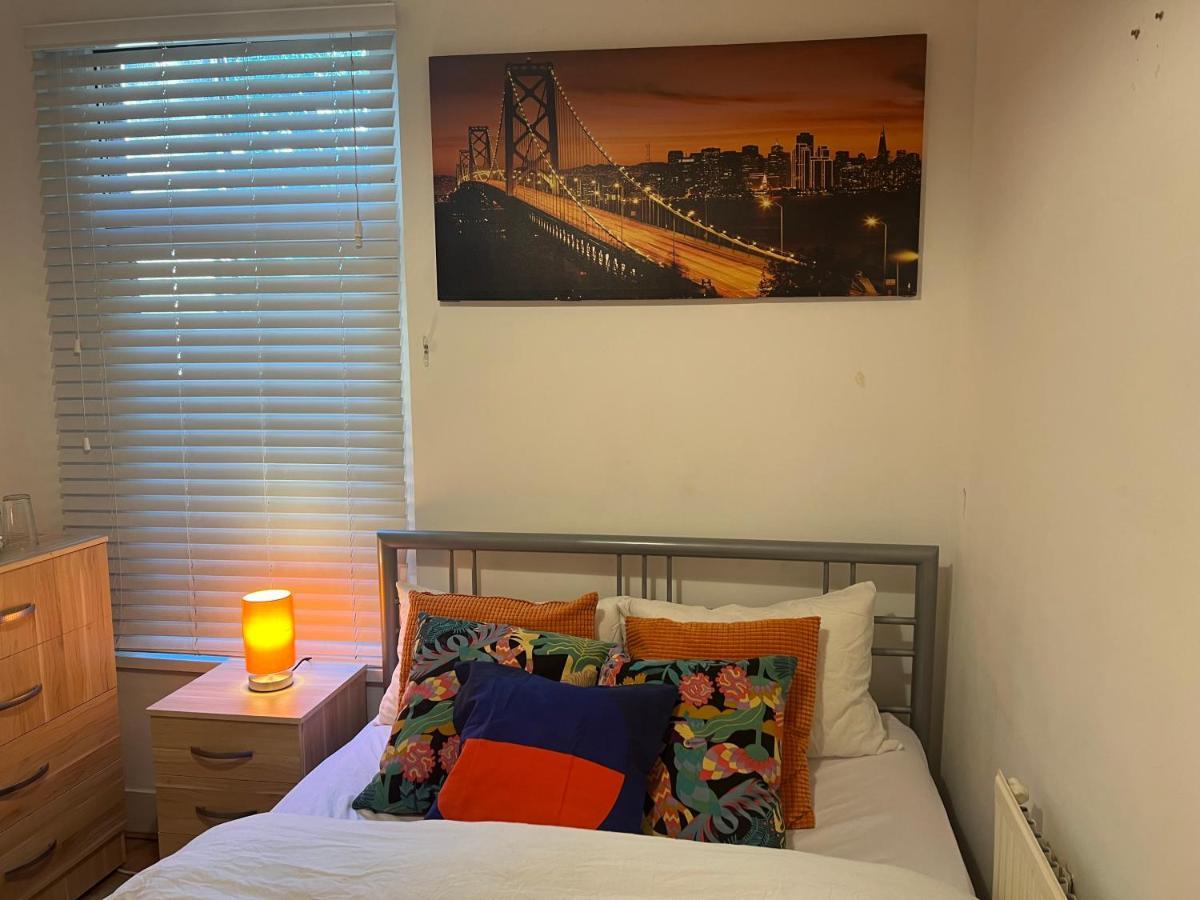 Central Stratford Cozy Double Room London Eksteriør bilde