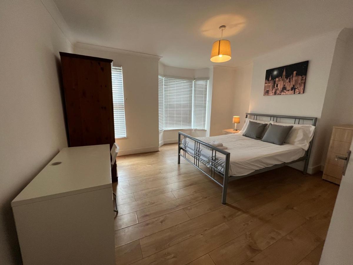 Central Stratford Cozy Double Room London Eksteriør bilde