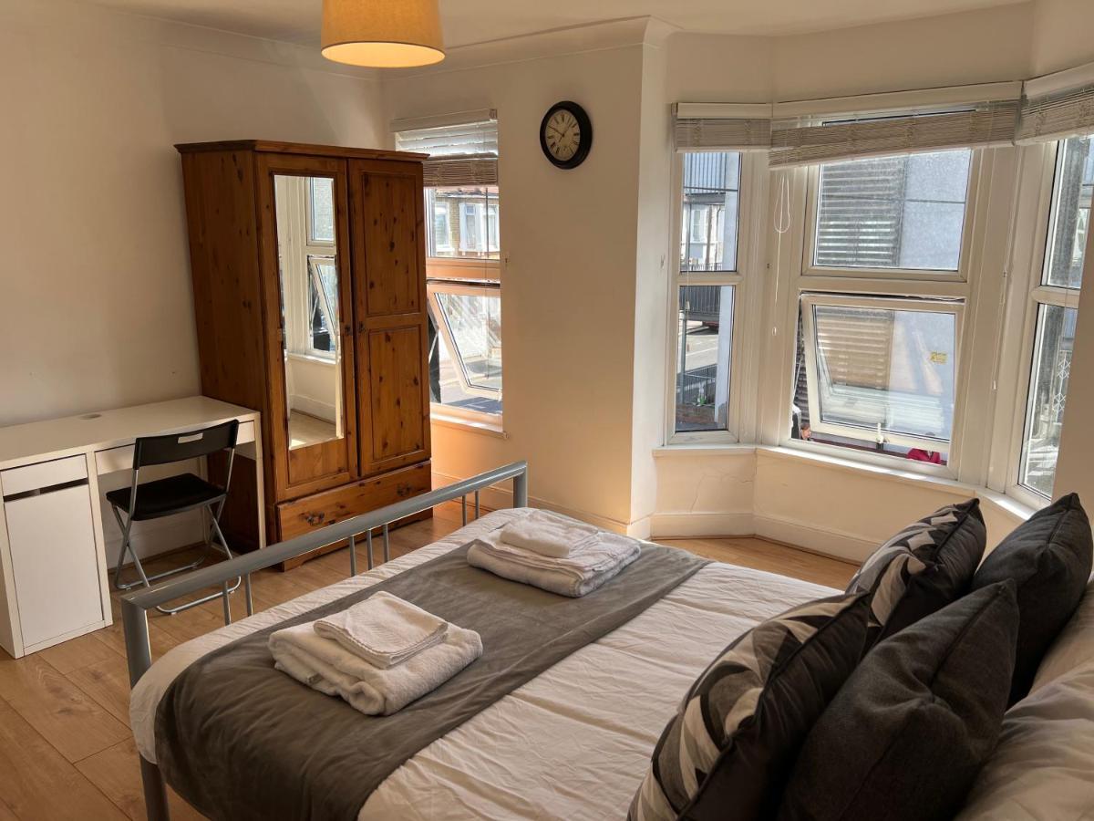 Central Stratford Cozy Double Room London Eksteriør bilde